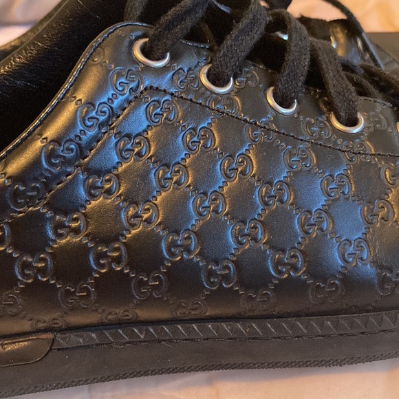 GUCCI | Black Microguccissima Leather Low Top Sneakers - Picture 3 of 9